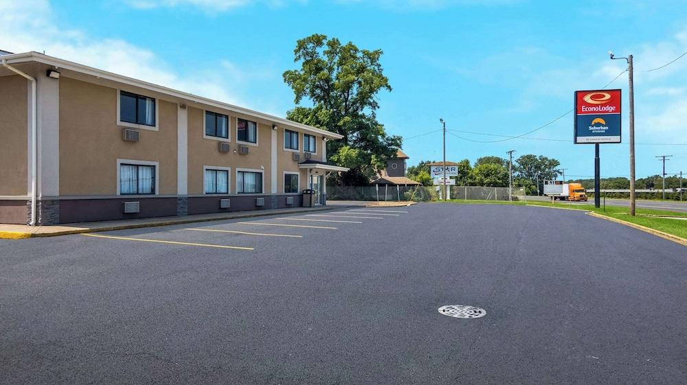 Suburban Studios Portage — hotel in Portage
