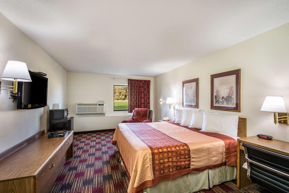 Americas Best Value Inn & Suites Harrisonville photo 20
