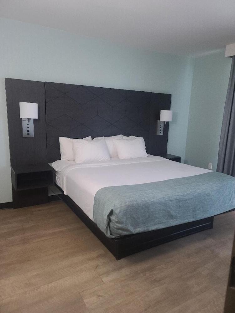Ocean Reef Suites photo 3