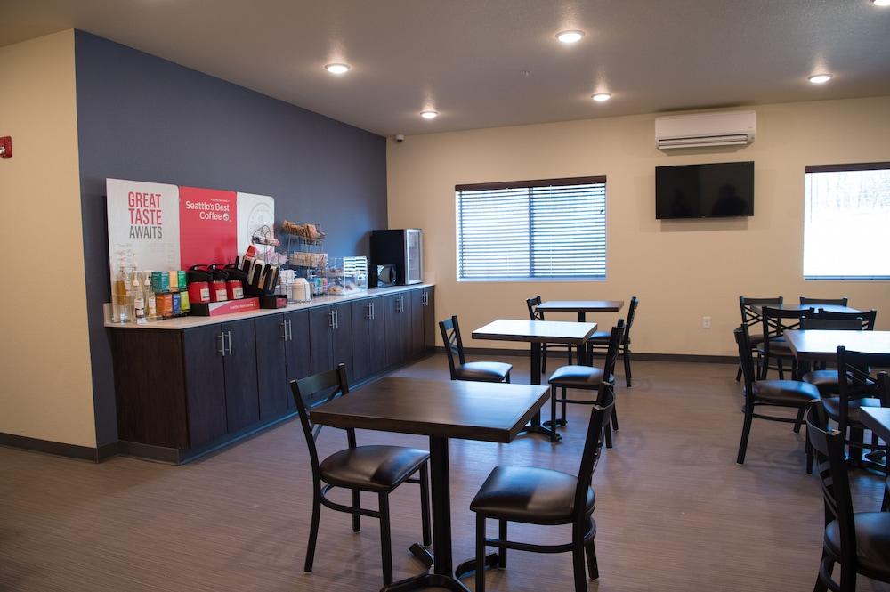 Cobblestone Inn & Suites - Forest City photo 22