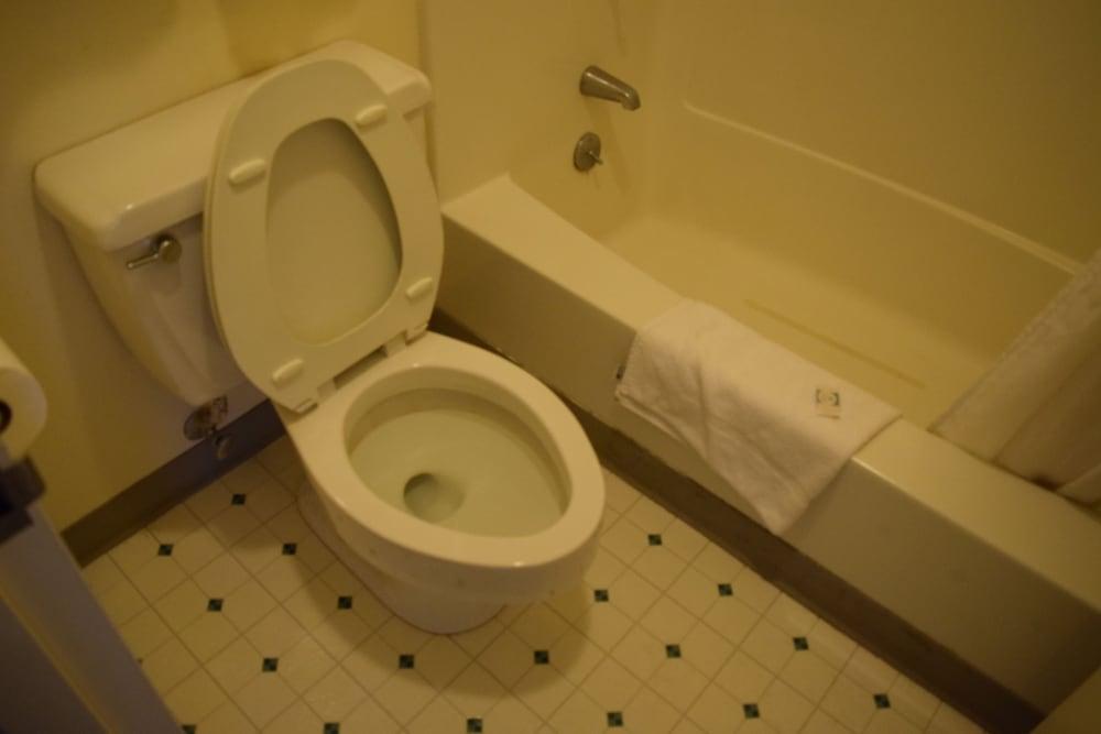Travelers Inn & Suites photo 9