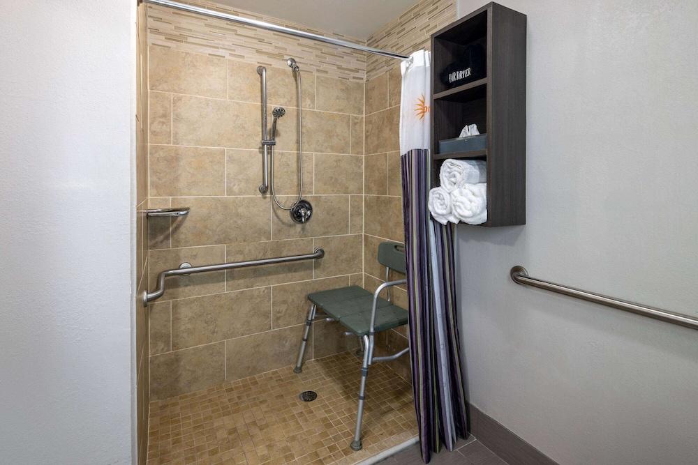 La Quinta Inn & Suites by Wyndham Covington photo 22