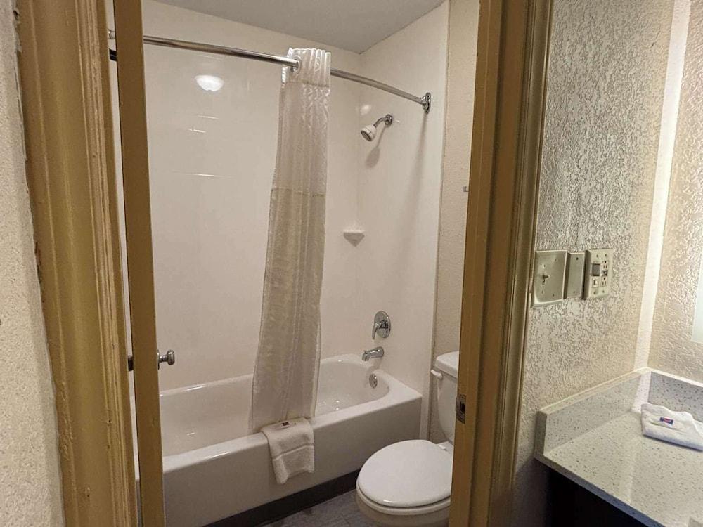Studio 6 Suites Charlotte, NC - Northlake photo 12
