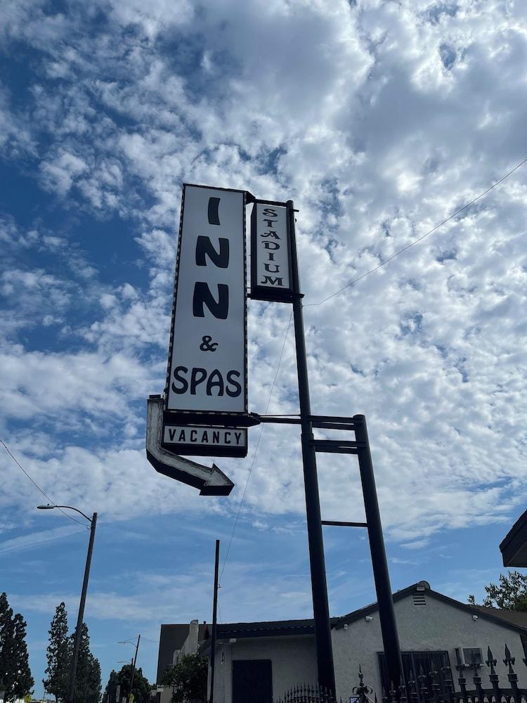 Stadium Inn & Spas photo 23