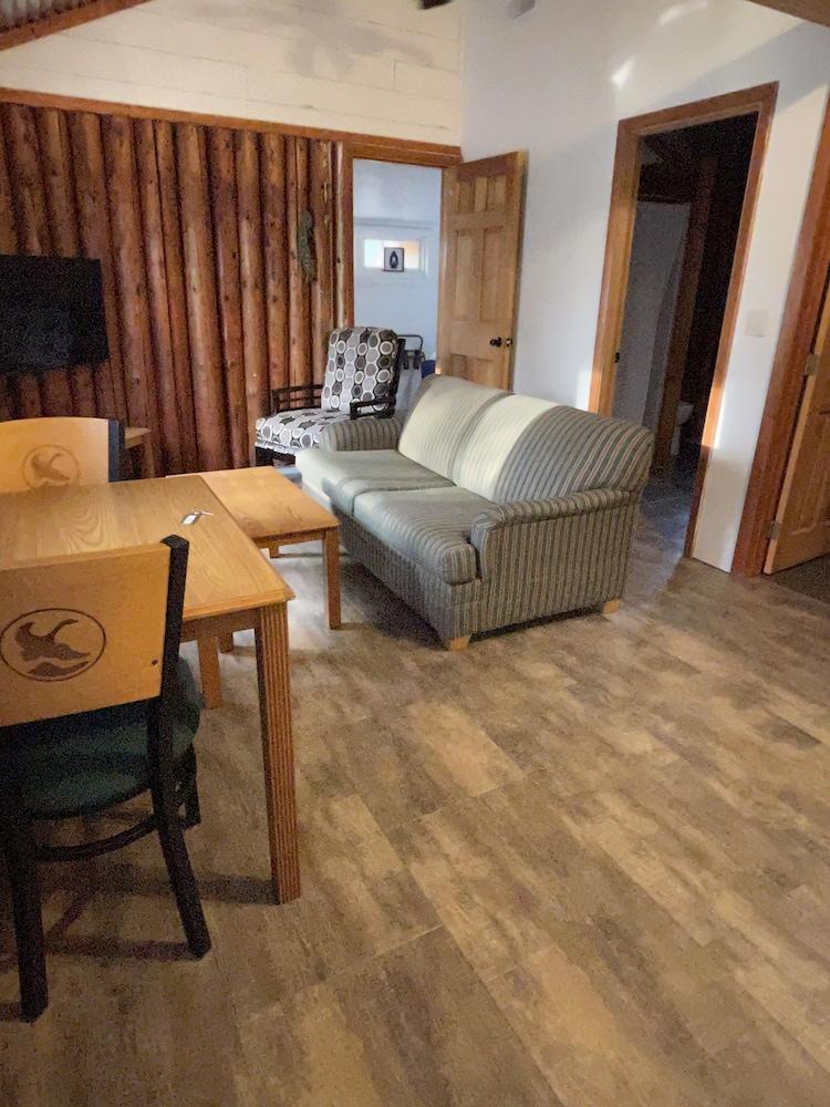 Hanging Horn Lakeside Resort photo 10