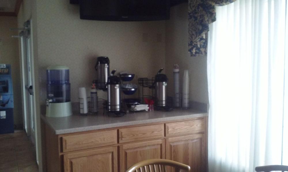 Holiday Inn Express Toledo West - Napoleon by IHG photo 17
