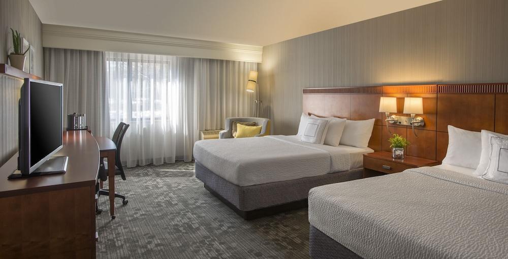 Courtyard by Marriott Grand Rapids Airport photo 6