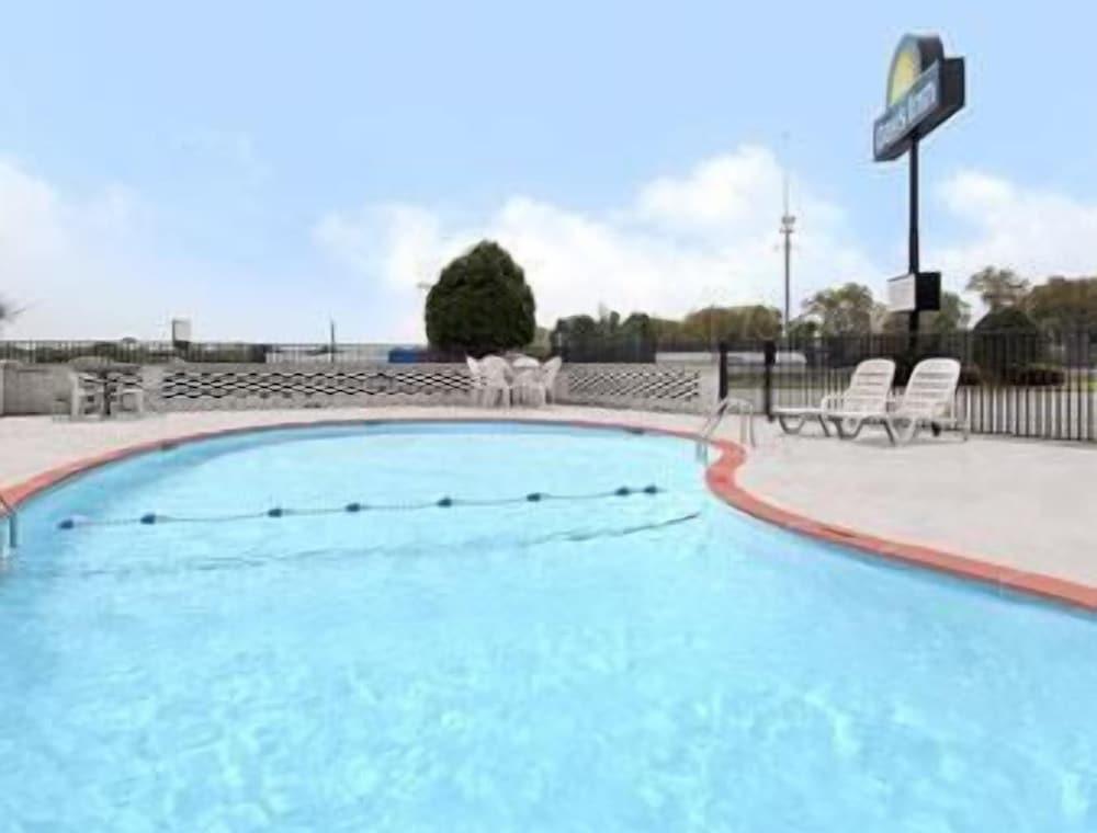 Days Inn by Wyndham Jacksonville photo 19