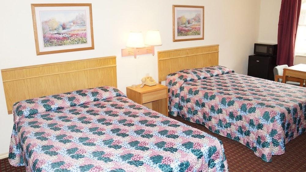 Travelers Inn photo 2