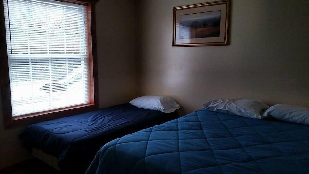 D's Base Camp photo 29