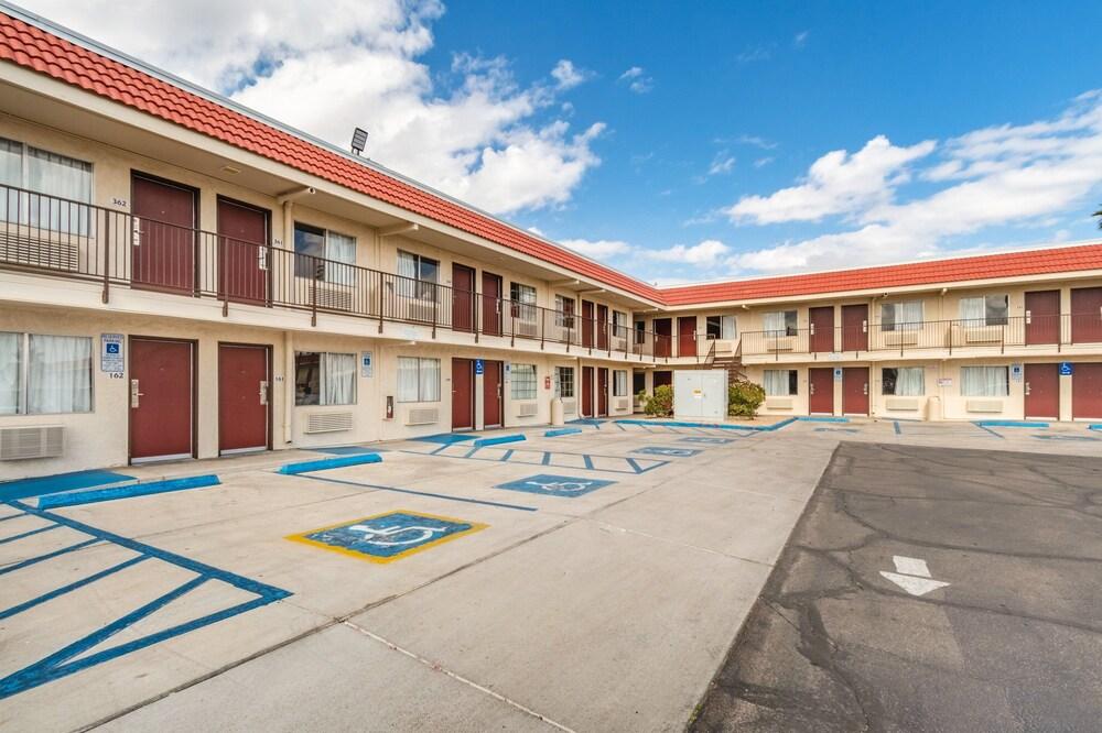 Red Roof Inn Phoenix - Midtown photo 27
