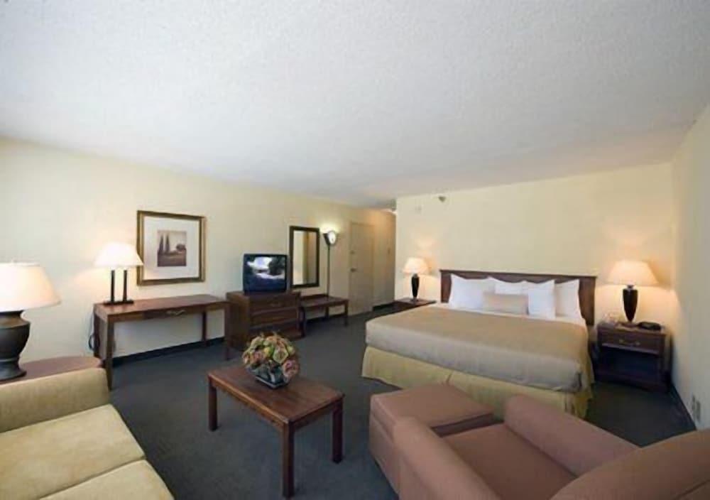 Budgetel Inn & Suites Atlanta photo 15