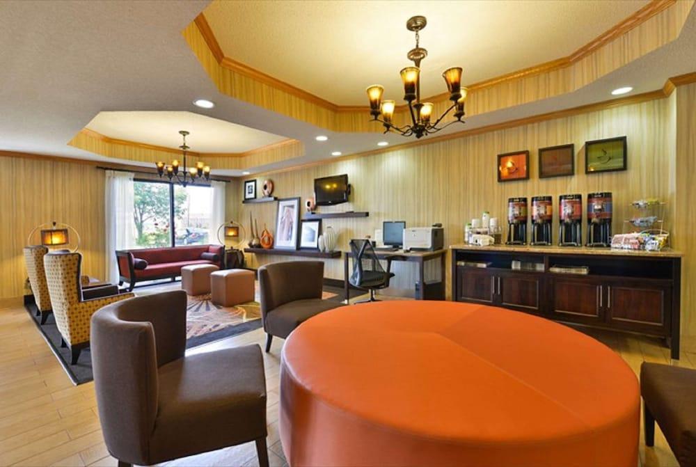 Hampton Inn Sturgis-Lagrange Area photo 5