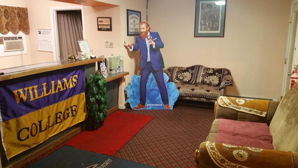 Howard Johnson by Wyndham Williamstown photo 2
