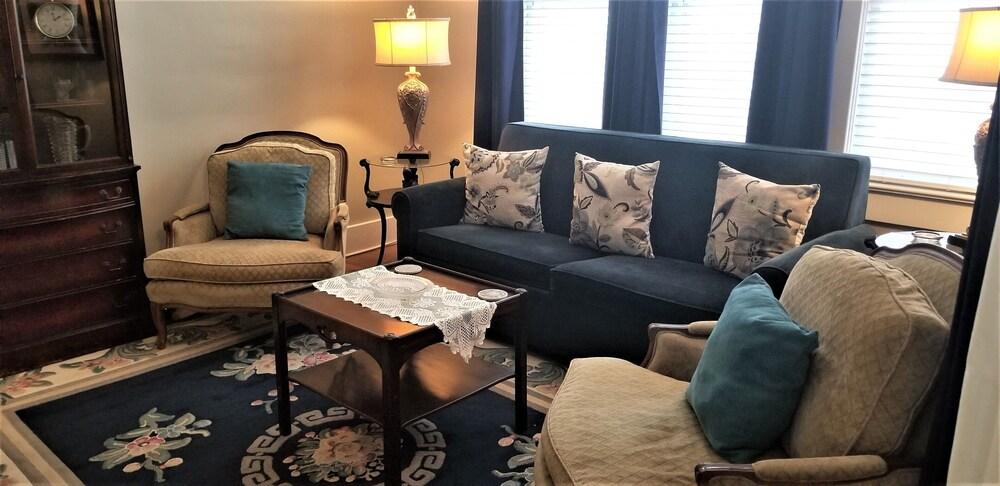 Belvedere Manor photo 36