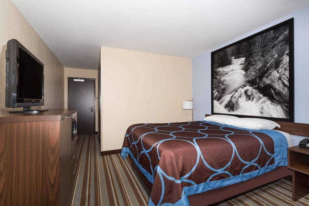 Super 8 by Wyndham Longmont/Twin Peaks photo 5