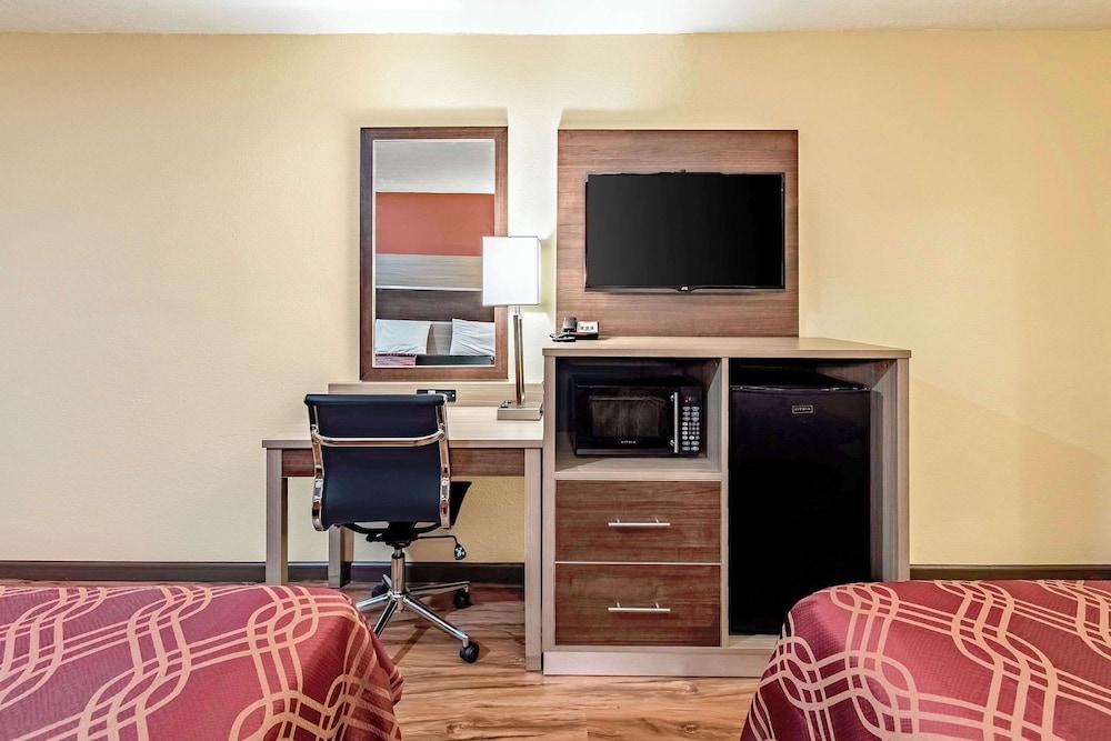 Econo Lodge Worthington - Columbus North photo 13