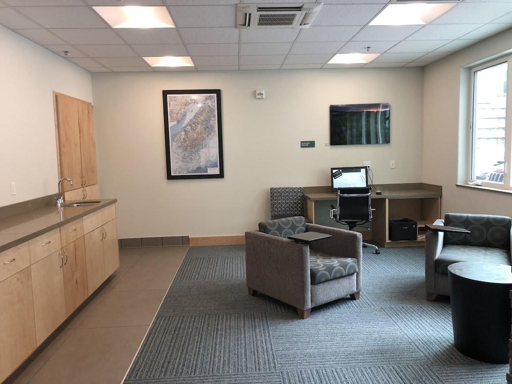 Kodiak Compass Suites photo 3