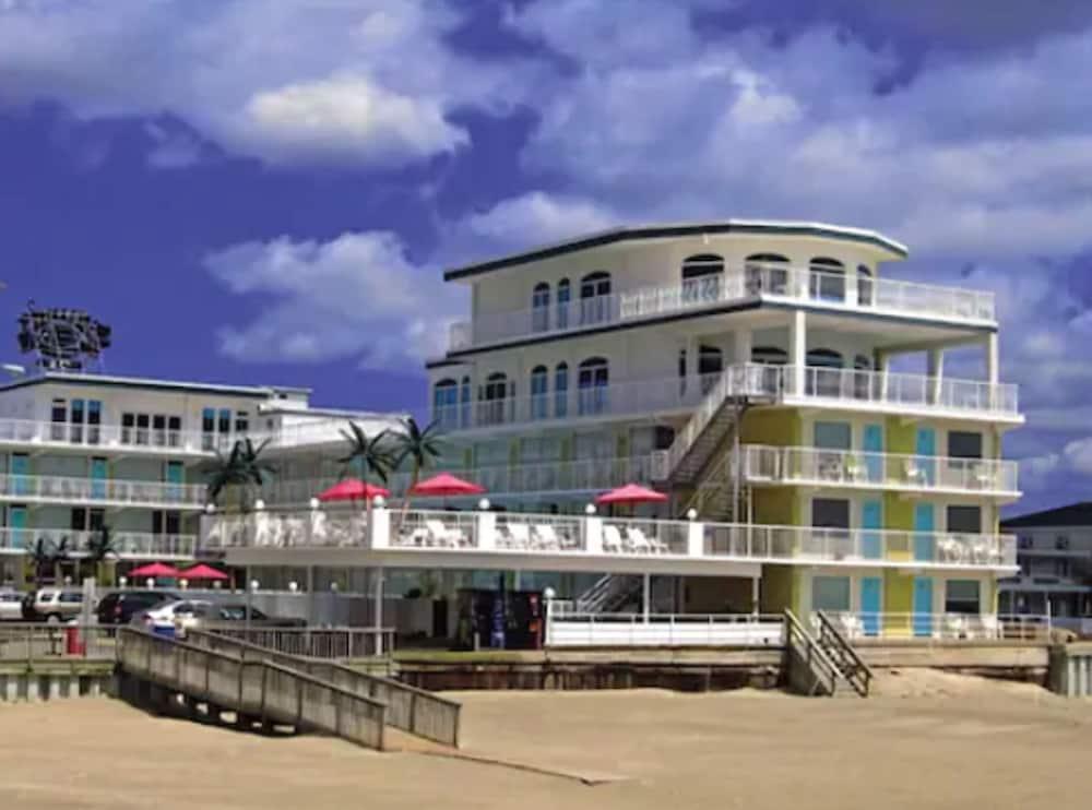 Paradise Oceanfront Resort photo 17