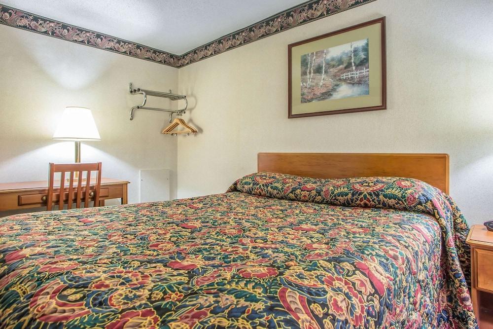 Rodeway Inn Bedford photo 17