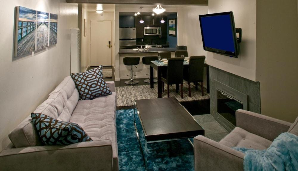 Oceanside Marina Suites photo 17