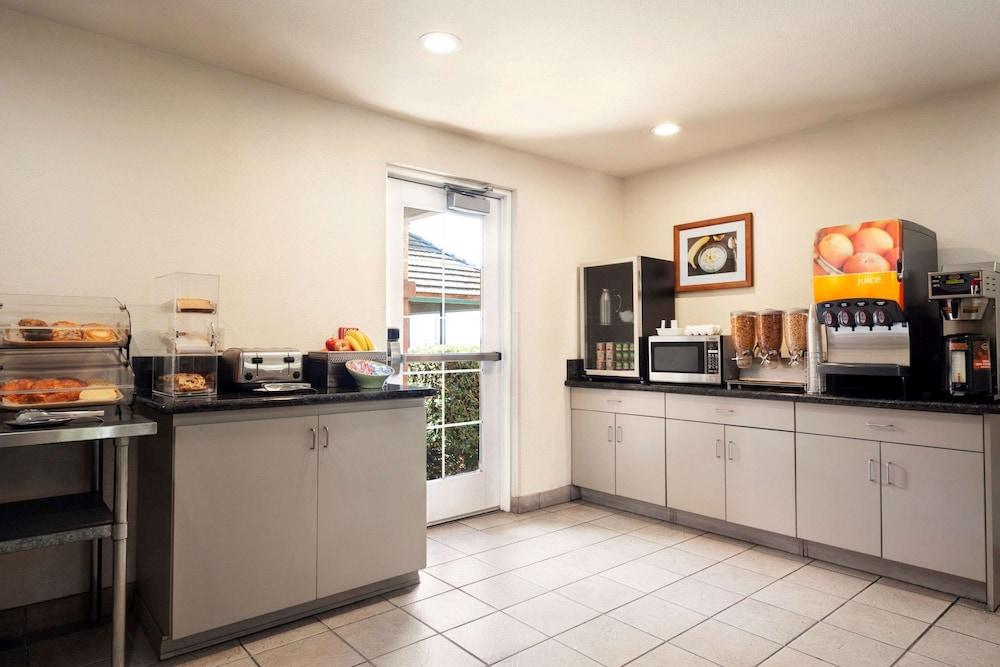 Microtel Inn & Suites by Wyndham Lodi/North Stockton photo 35