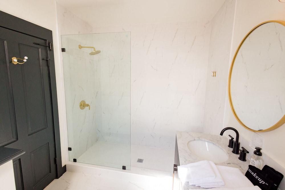 Speakeasy Suites photo 43