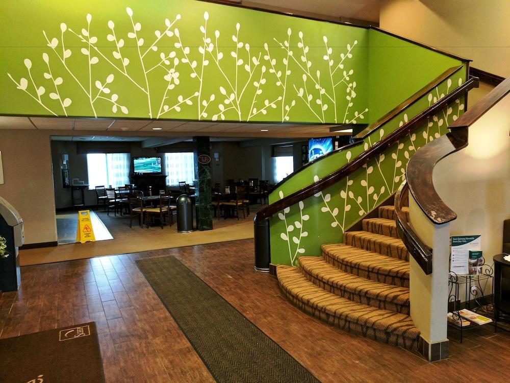 Sleep Inn & Suites Oregon - Toledo photo 2