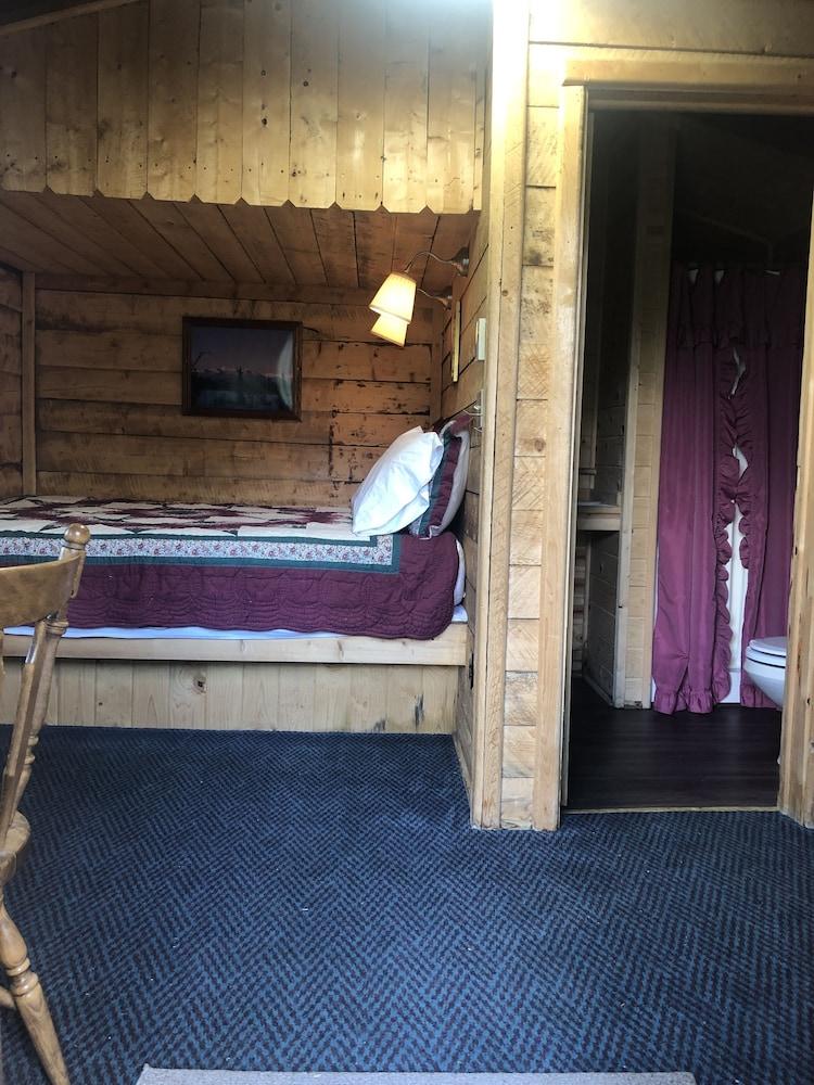 Wood River Lodge photo 7