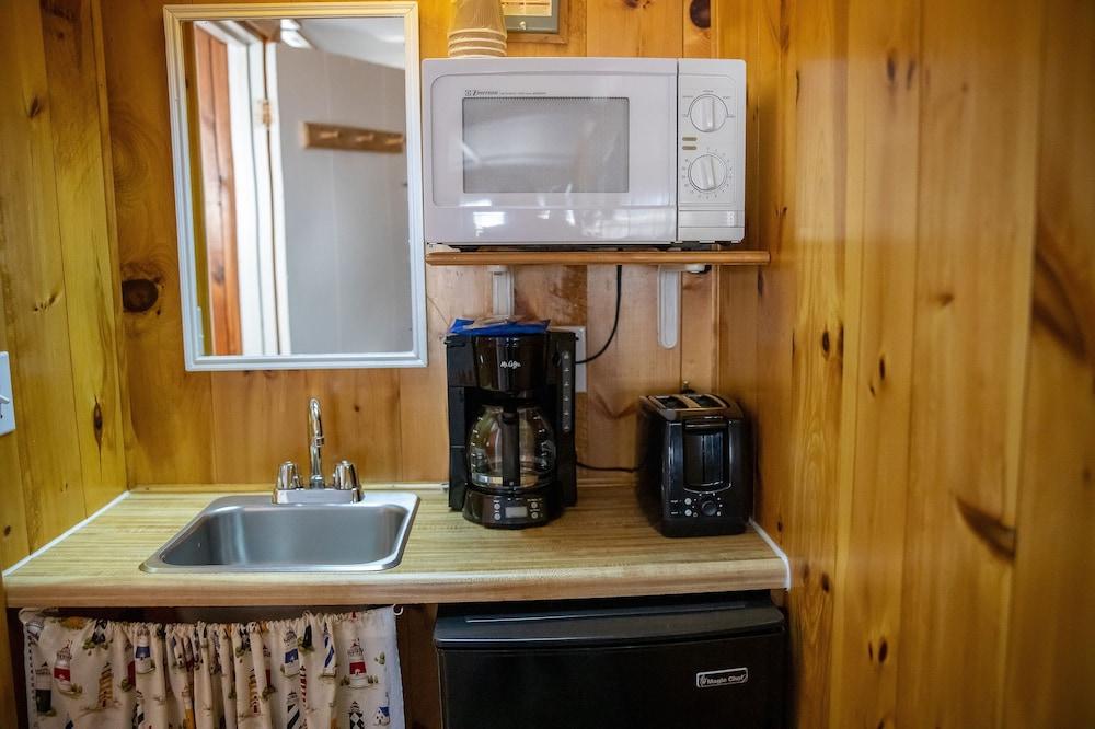 Isleview Motel and Cottages photo 21