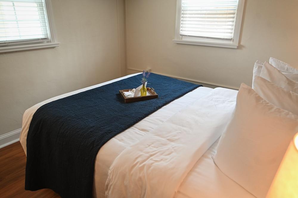 The Lakehouse Inn photo 4