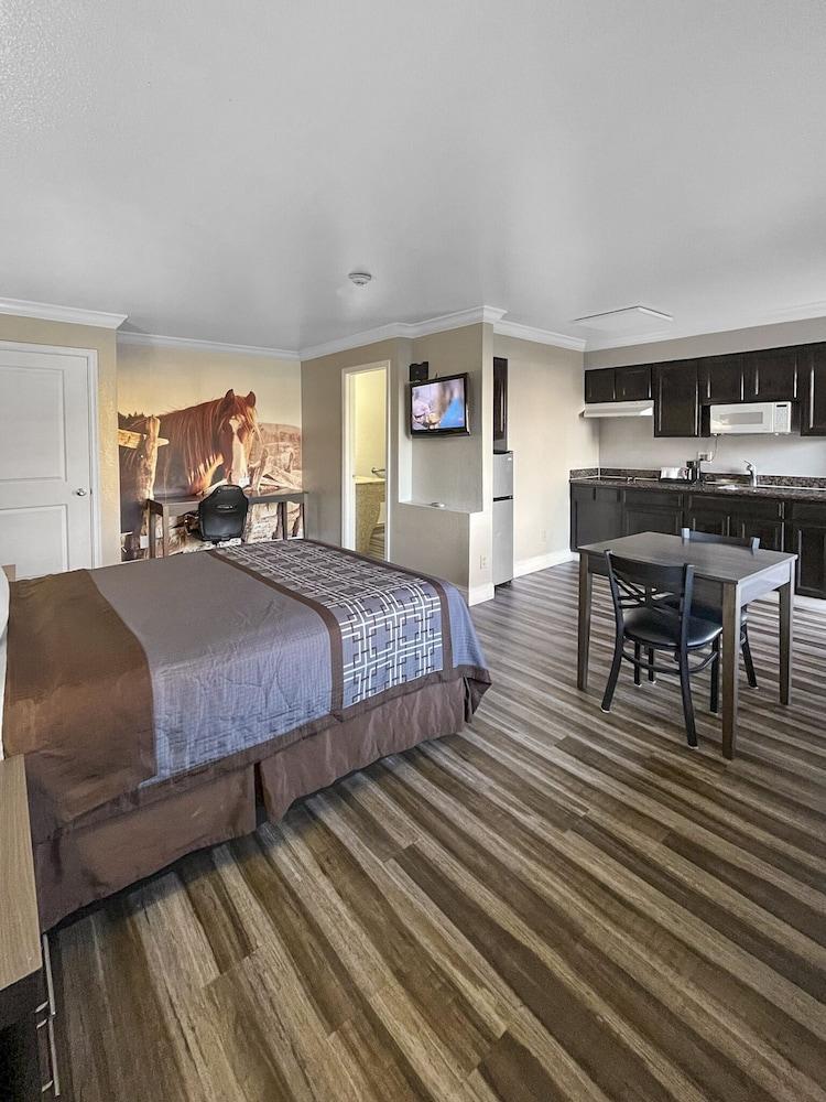 Rodeo Lodge photo 22