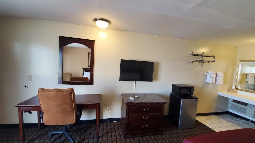 Marion Gray Plaza Motel photo 18