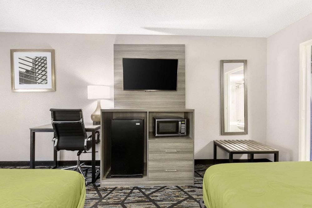 Quality Inn Newberry photo 12