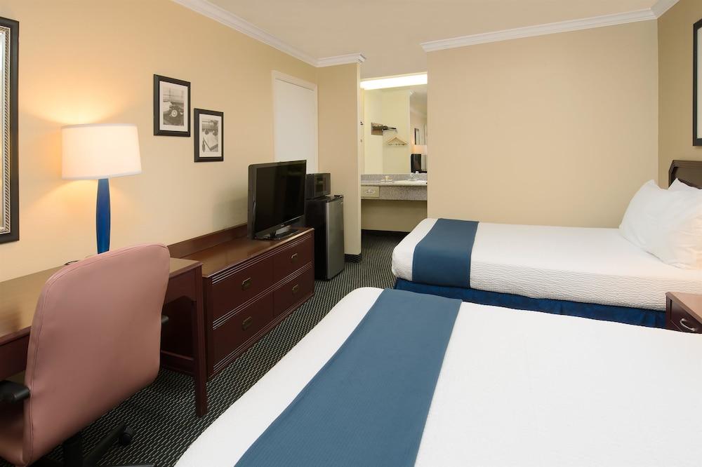 Days Inn by Wyndham Pinole Berkeley photo 2