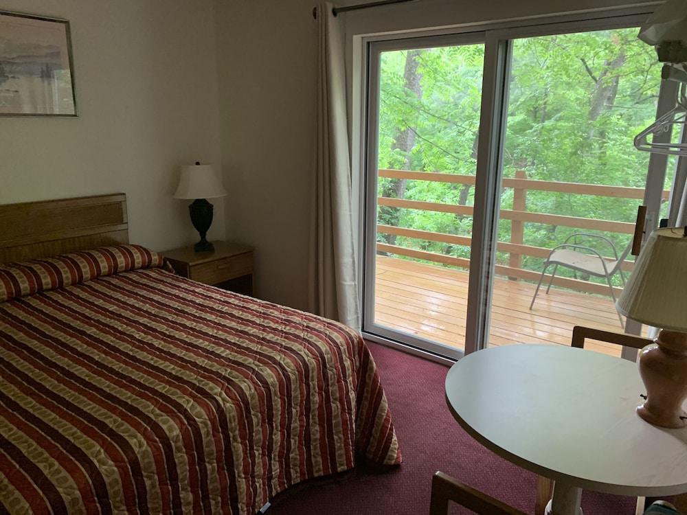 Lakeside Motel photo 46