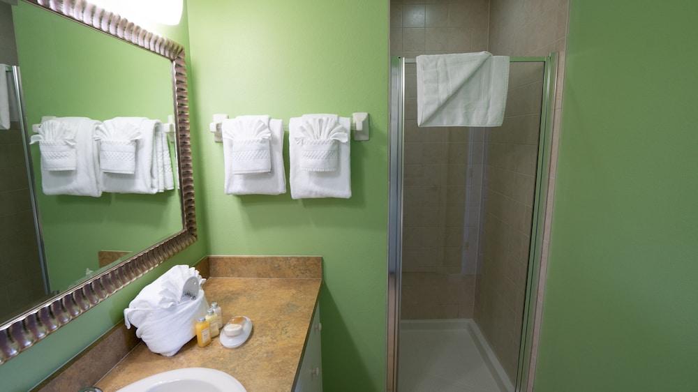 Barefoot Suites photo 67