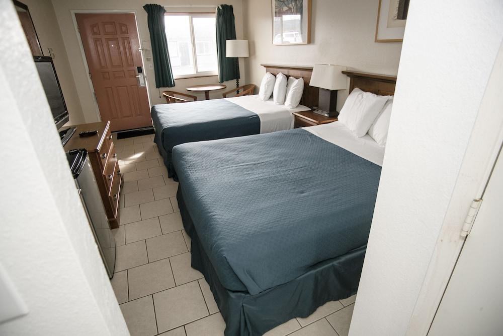 Pacific Inn photo 14