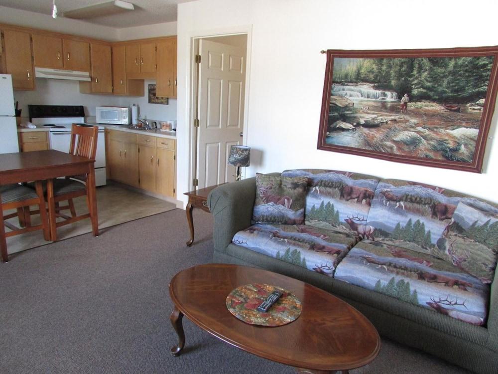 Douglas Inn & Suites photo 37