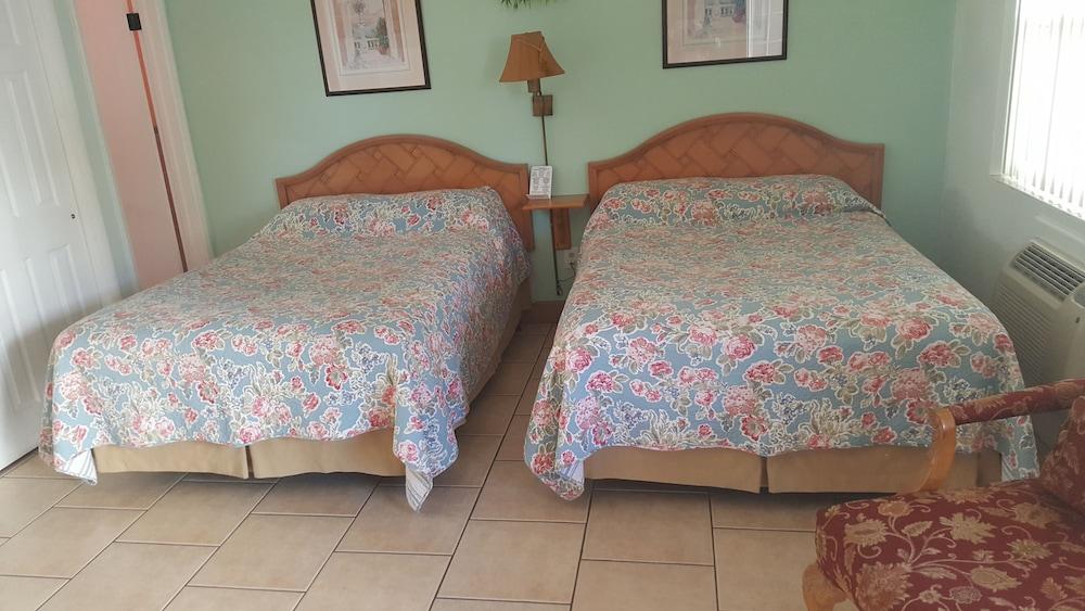 Silver Sands Motel photo 15