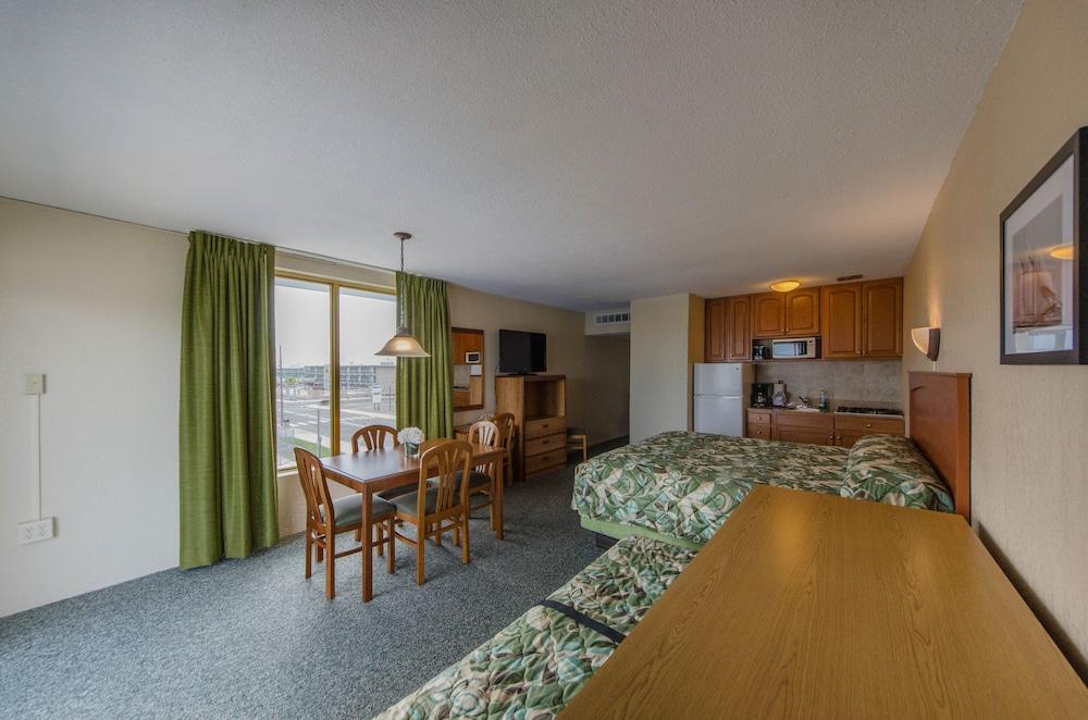 Attache Motel photo 58