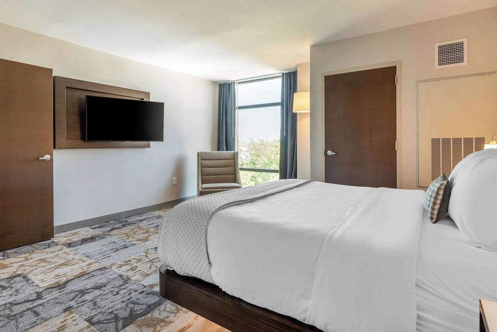 DoubleTree by Hilton Charleston Riverview photo 53