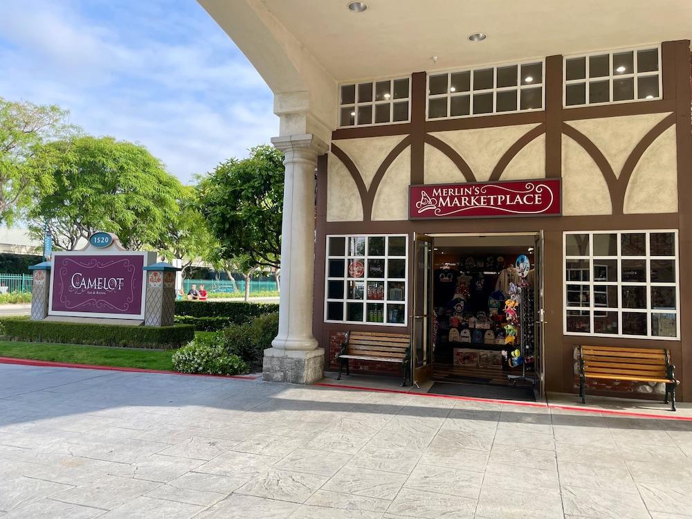 Anaheim Camelot Inn & Suites photo 16