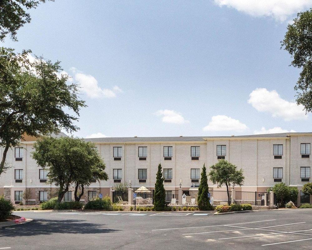 Comfort Inn & Suites Burnet photo 16