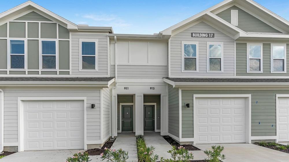 Landing Townhomes Davenport photo 16