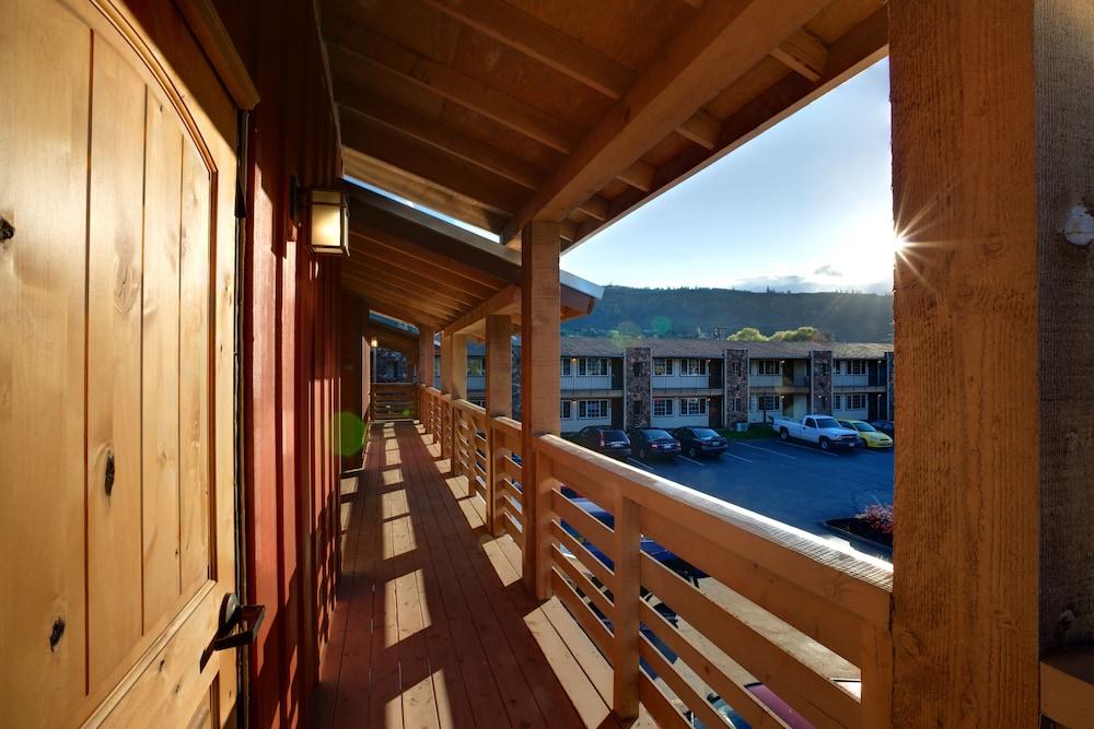 Cousins Country Inn photo 92