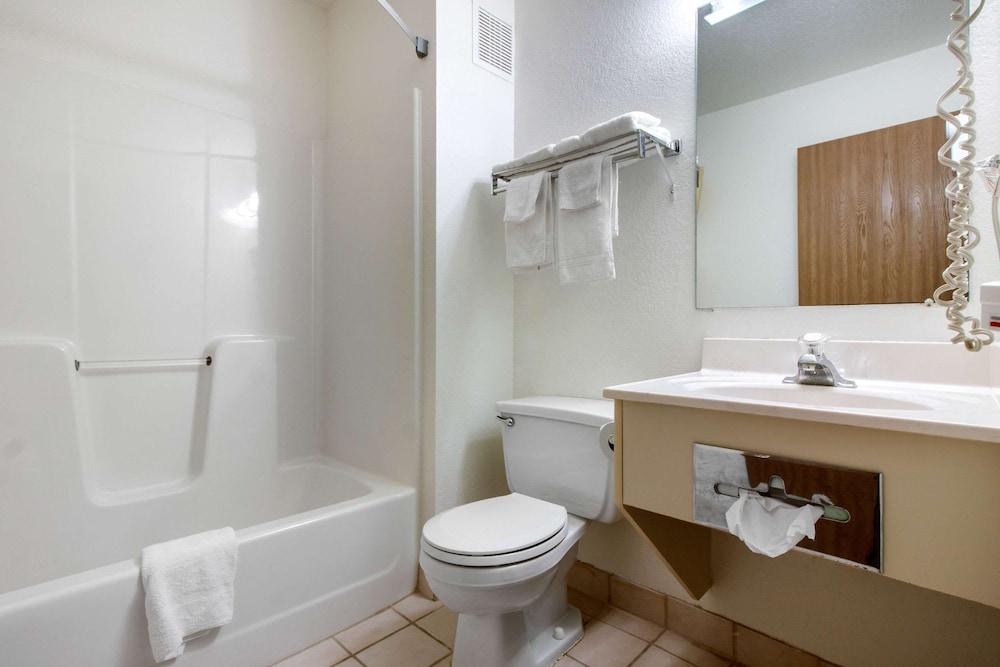 Econo Lodge Oacoma - Chamberlain West photo 50