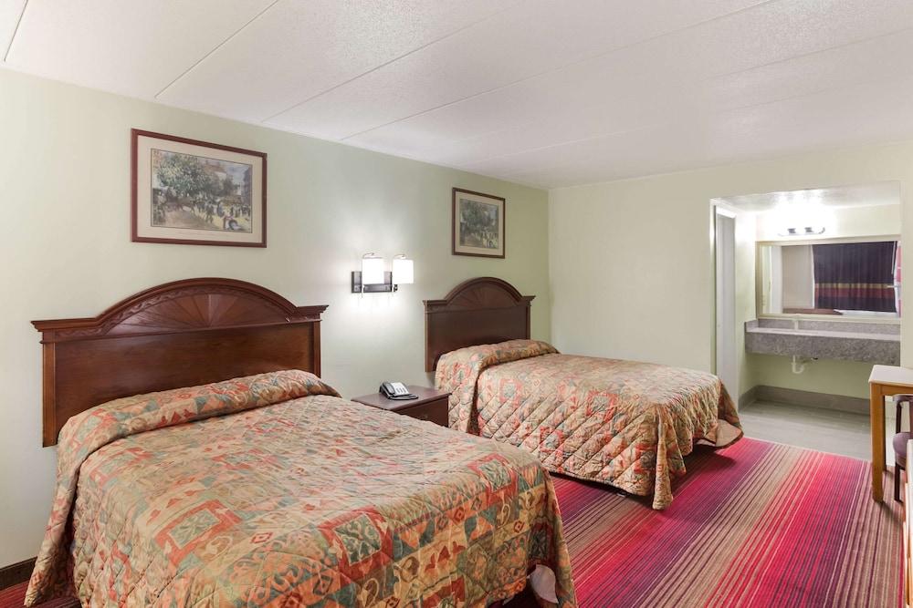 Rodeway Inn South Point photo 11