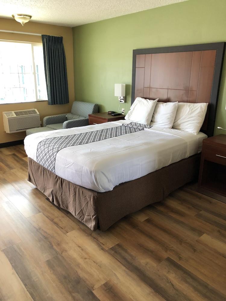 Knight's Inn Motel photo 10