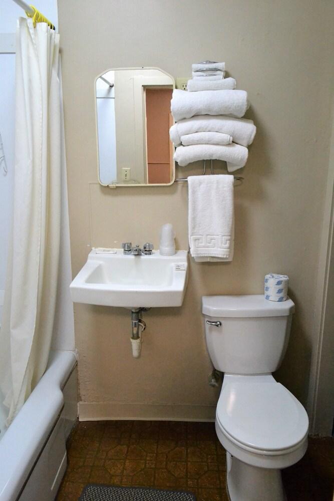 Innkeeper Motel photo 46